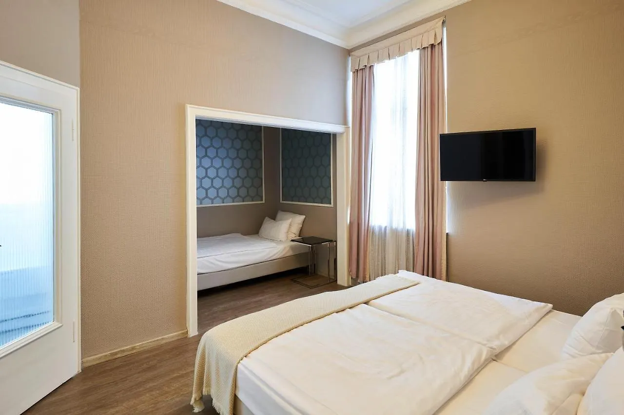 Hotel Monopol - Central Station Frankfurt am Main