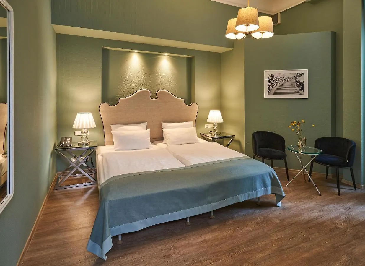 Hotel Monopol - Central Station Frankfurt am Main Almanya