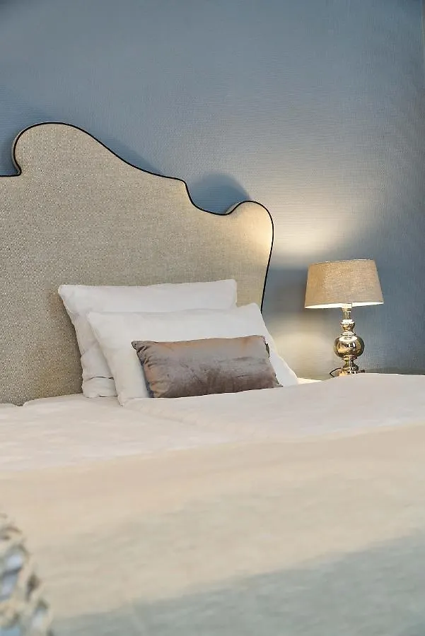 ****  Hotel Monopol - Central Station Frankfurt am Main Almanya