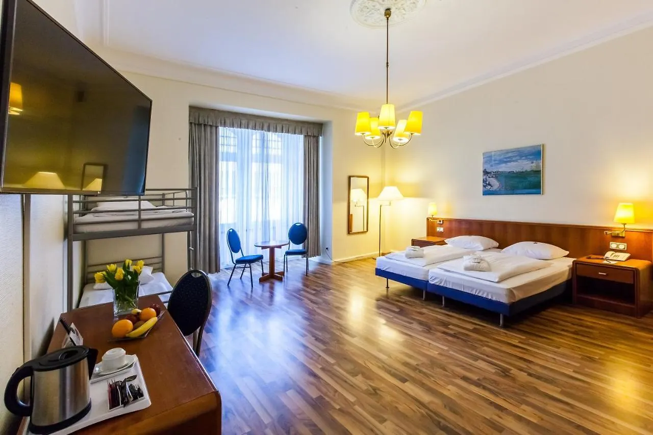 Hotel Monopol - Central Station Frankfurt am Main