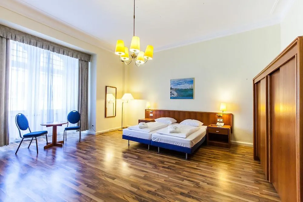 Hotel Monopol - Central Station Frankfurt am Main
