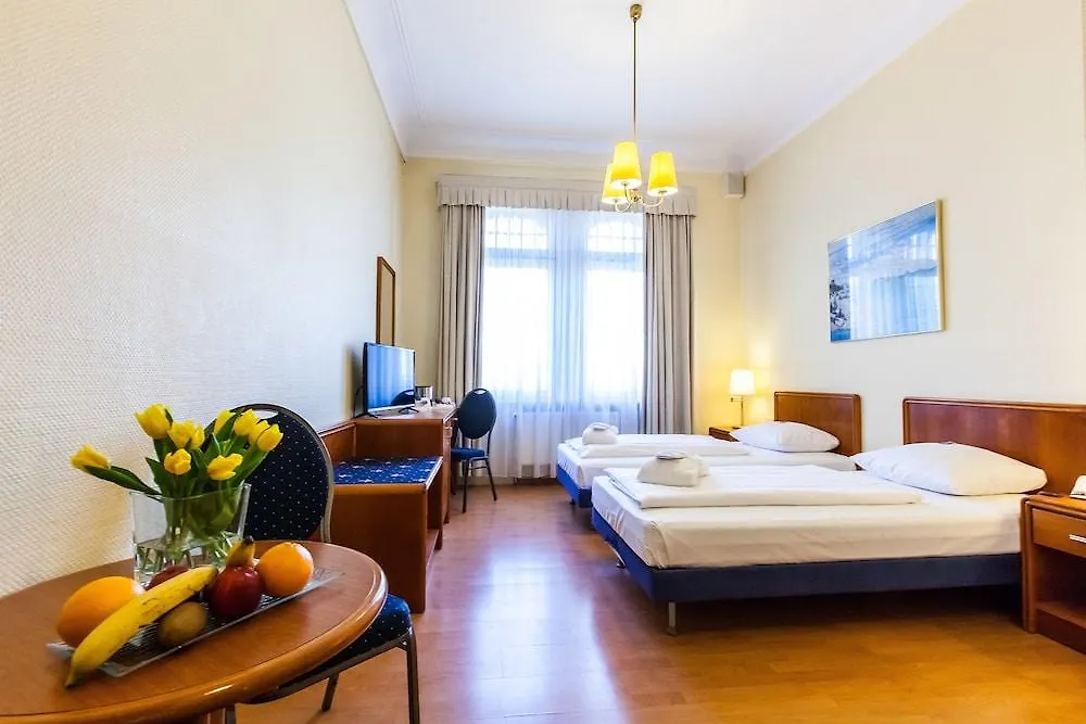 Hotel Monopol - Central Station Frankfurt am Main